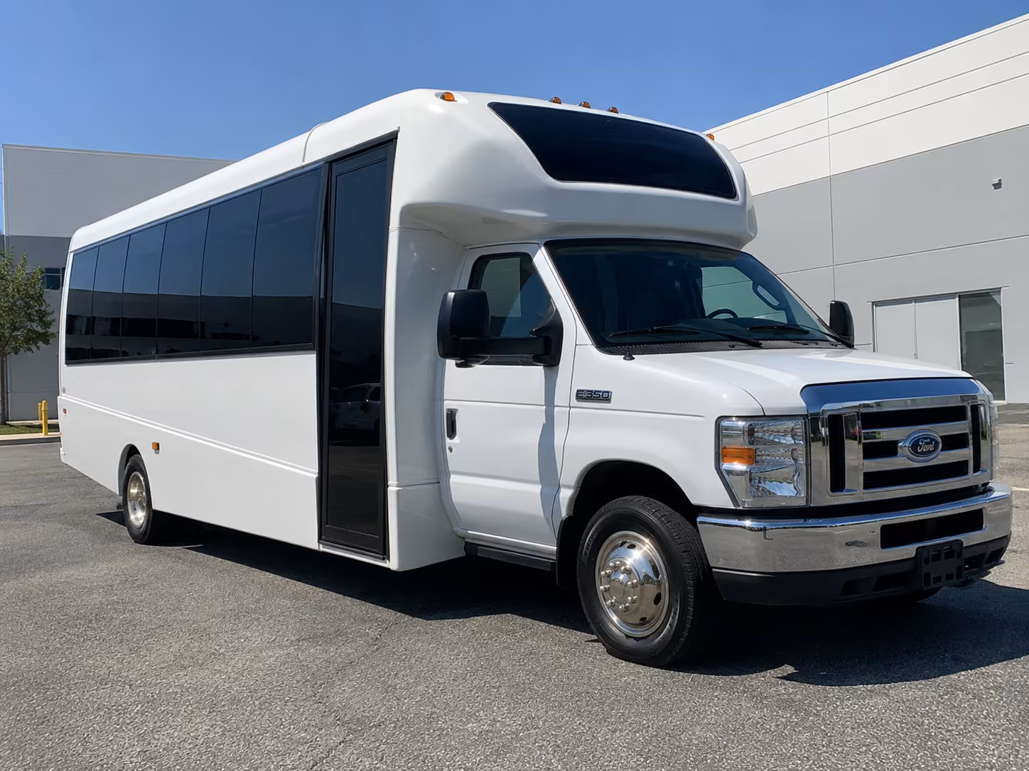 corporate event and conference shuttle buses in pontiac