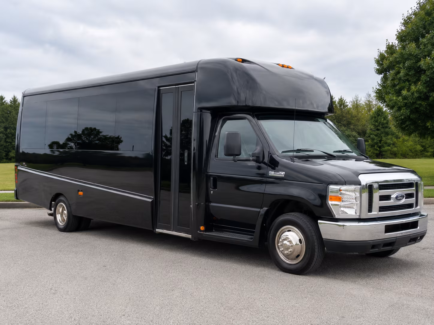 field trip buses for detroit zoo and nature based learning trips