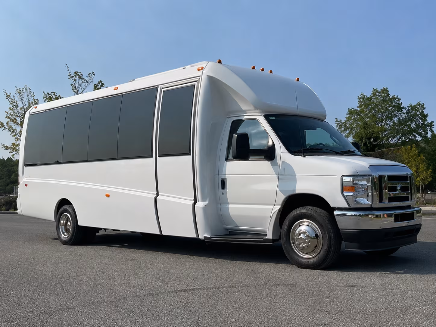 party buses and charter buses to detroit red wings games at little caesars arena