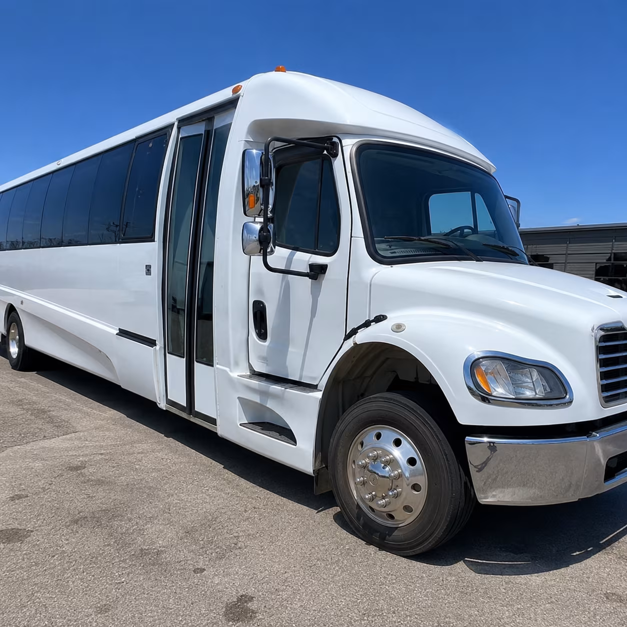 wedding guest shuttle buses in pontiac and oakland county